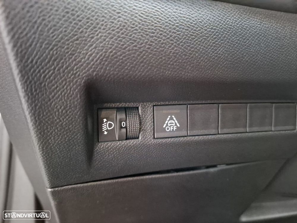 Peugeot 2008 1.2 PureTech Active Pack - 20