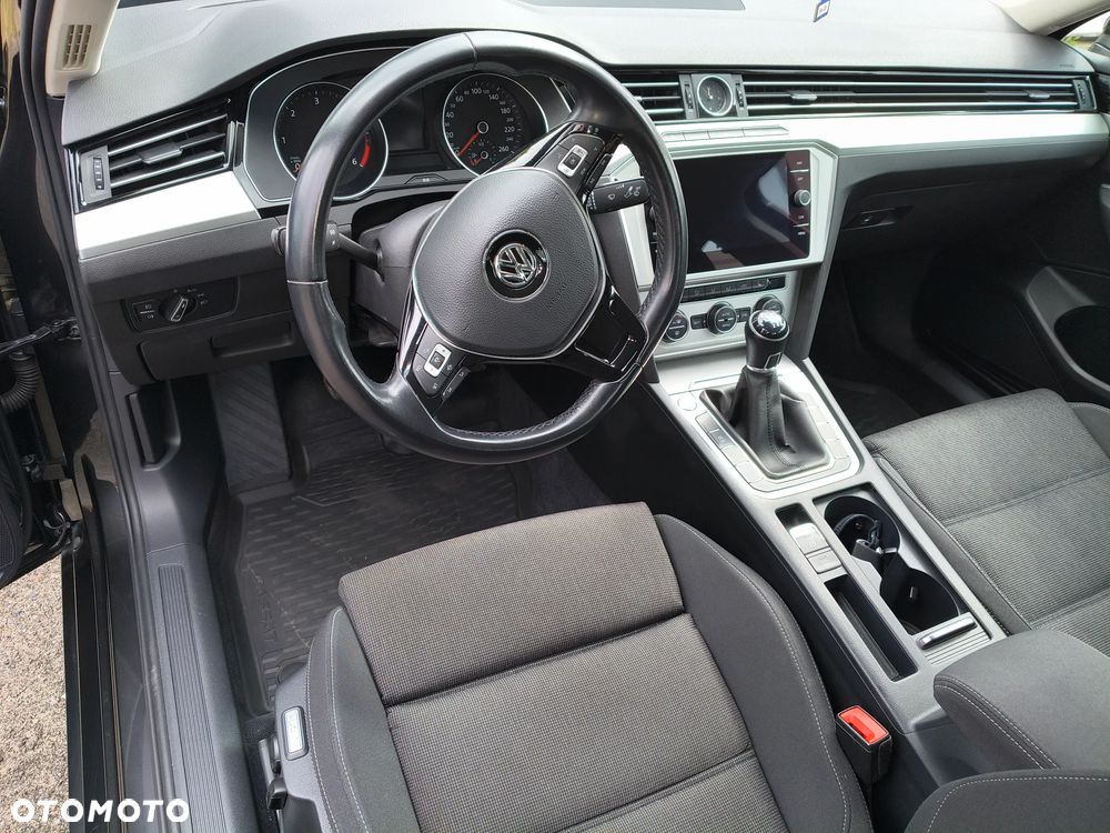 Volkswagen Passat 2.0 TDI SCR Comfortline - 9