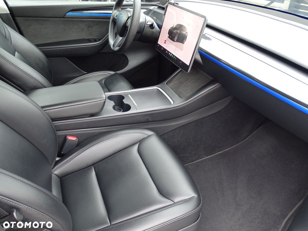 Tesla Model Y Long Range Dual Motor AWD - 18