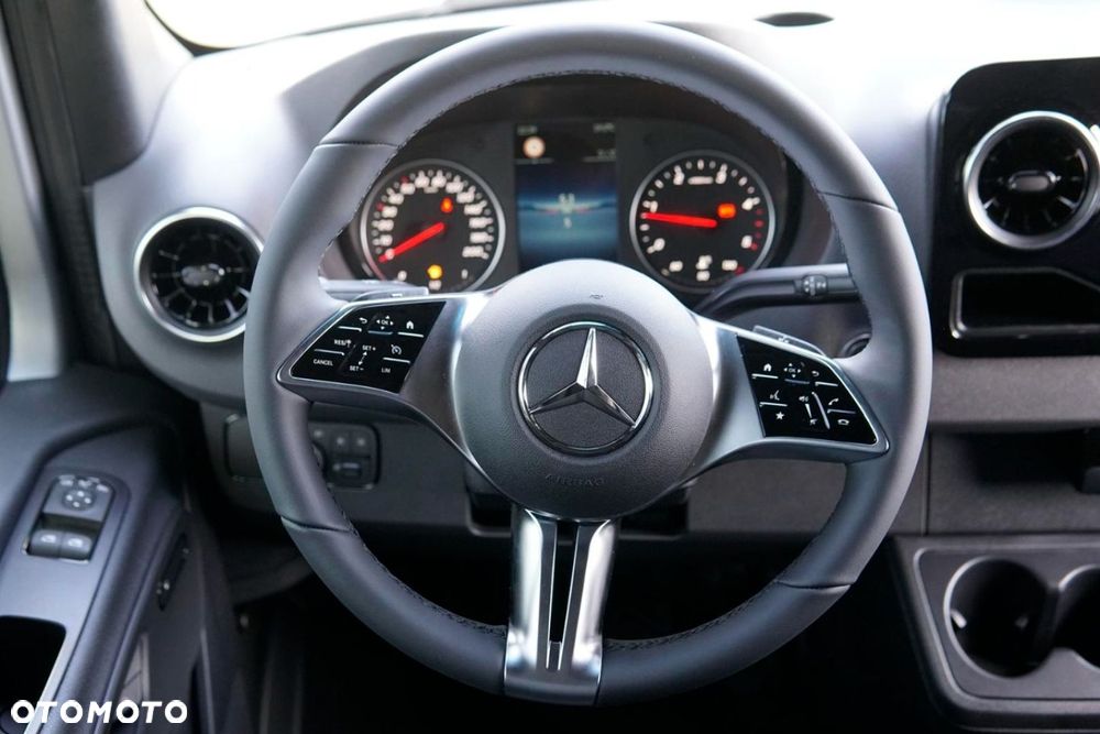 Mercedes-Benz Sprinter - 11