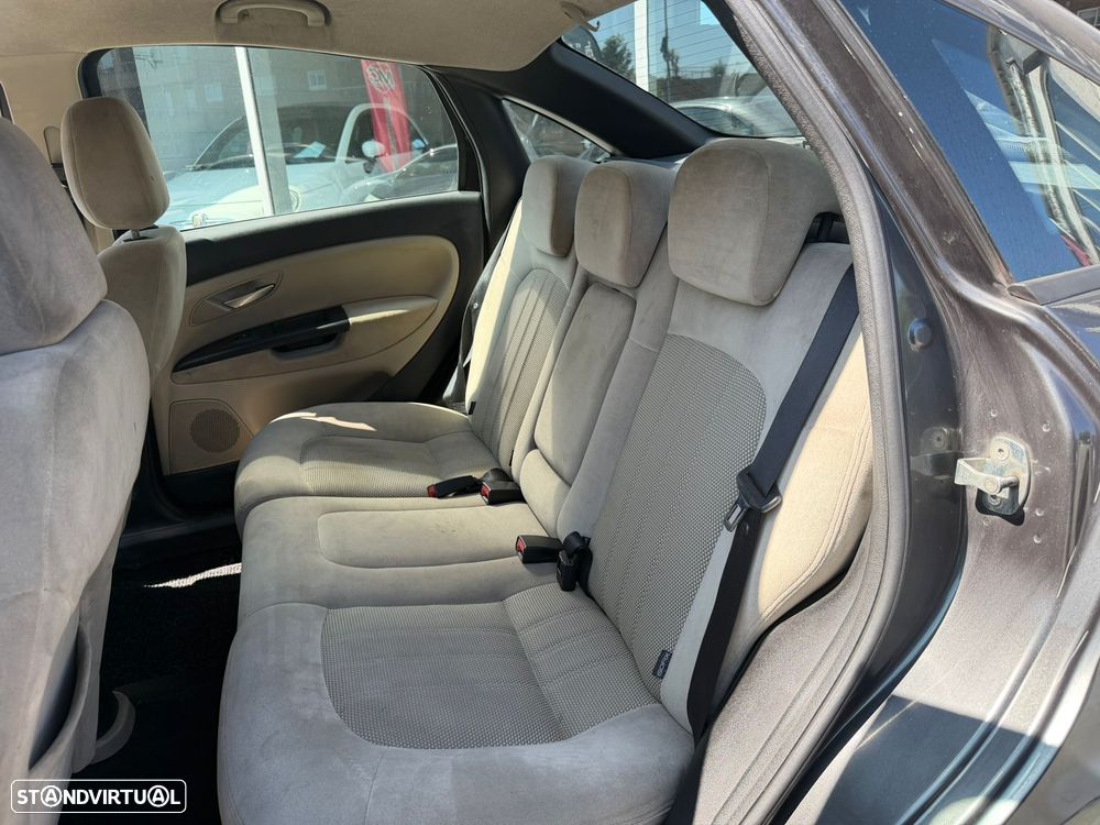 Fiat Linea 1.3 M-Jet Emotion - 10