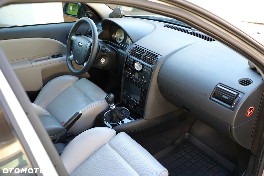 Ford Mondeo V6 ST 220 - 15