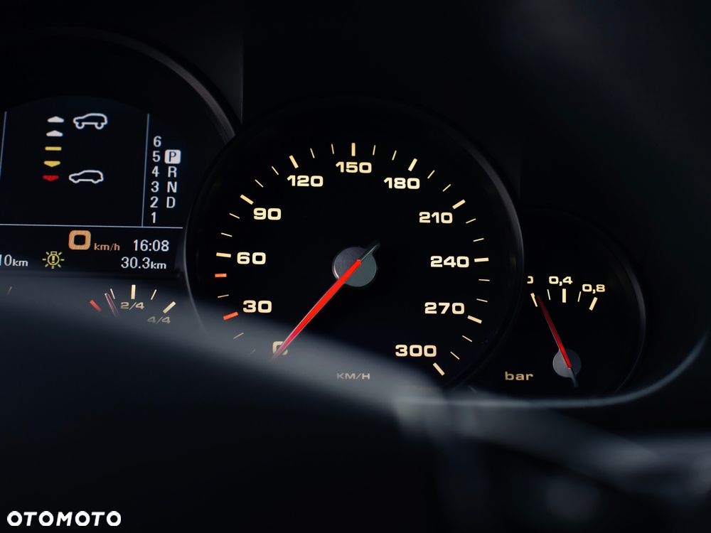 Porsche Cayenne - 27