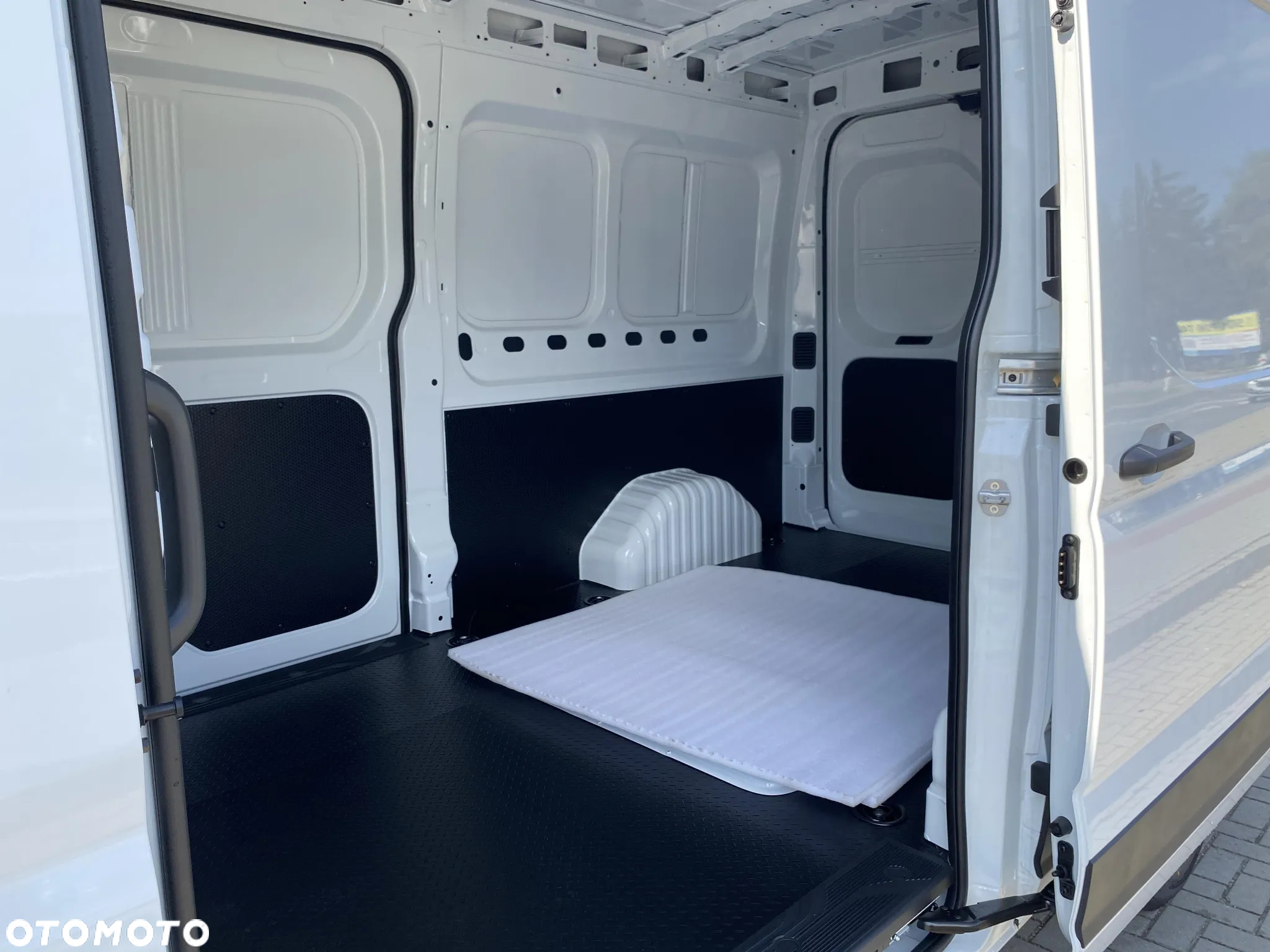 Maxus DELIVER 9 - 17
