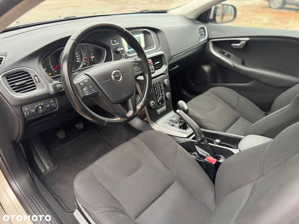 Volvo V40 D2 Momentum - 23