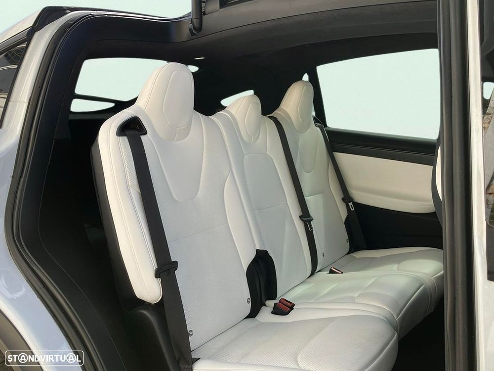 Tesla Model X P100D - 17