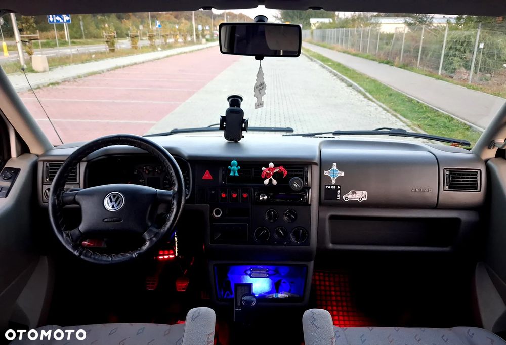 Volkswagen Caravelle - 15