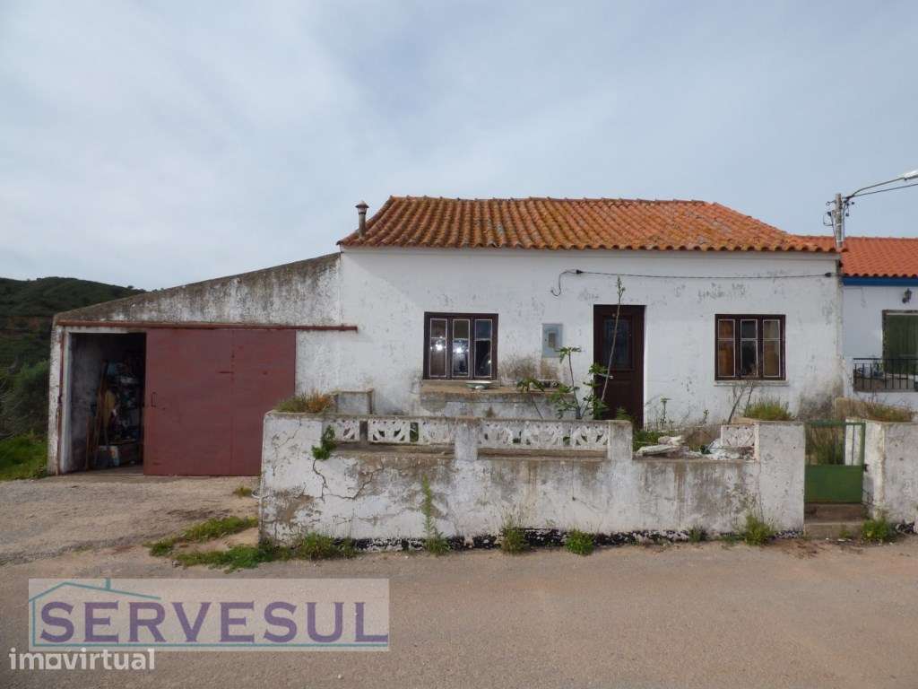 Casa térrea geminada para restaurar com 2 quartos, terreno de 2880m... - Grande imagem: 2/27