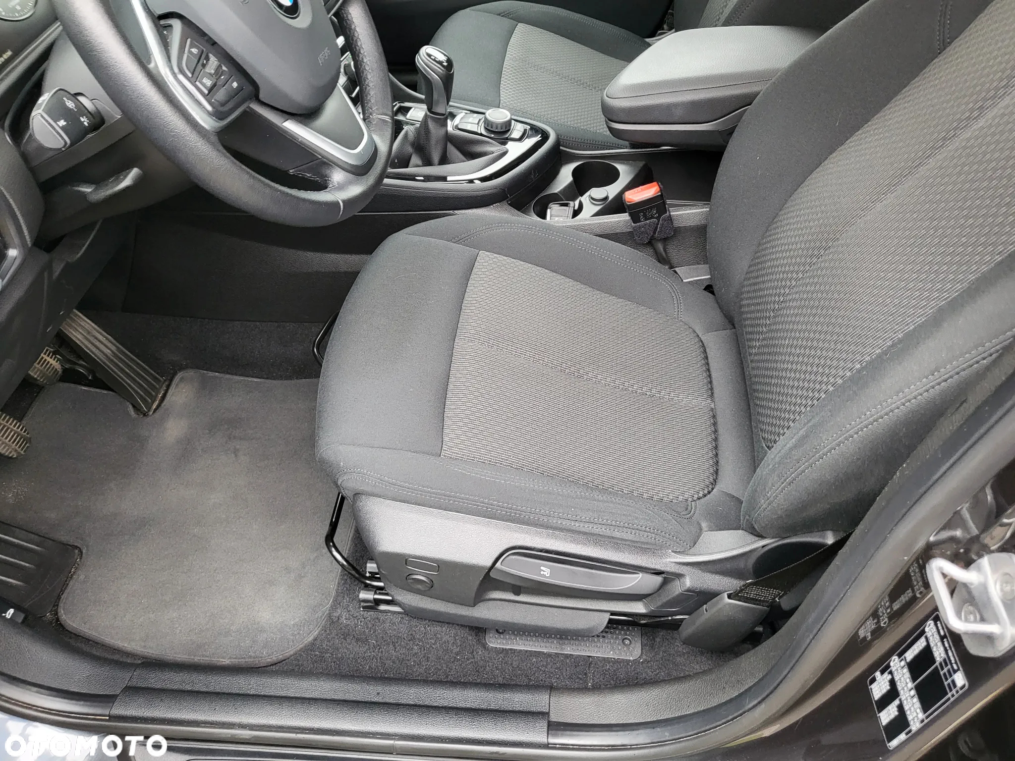 BMW Seria 2 218d Business Edition - 34