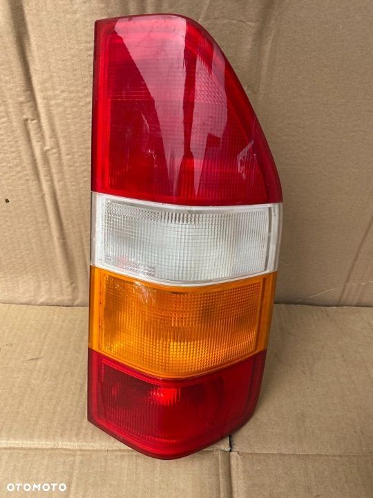 Lampa Prawa tył tylna blaszak MERCEDES SPRINTER 2000-