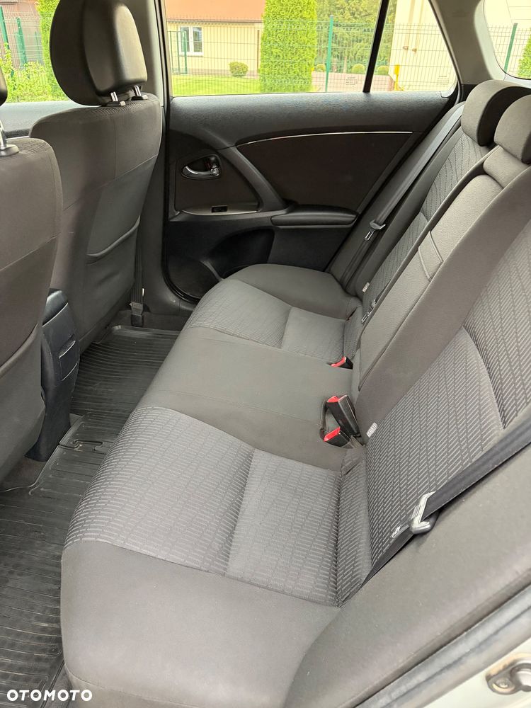 Toyota Avensis 2.0 D-4D Sol+NAVI - 11