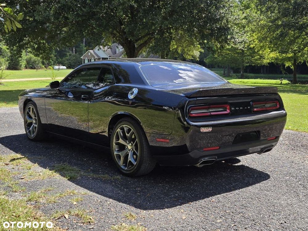 Dodge Challenger - 8