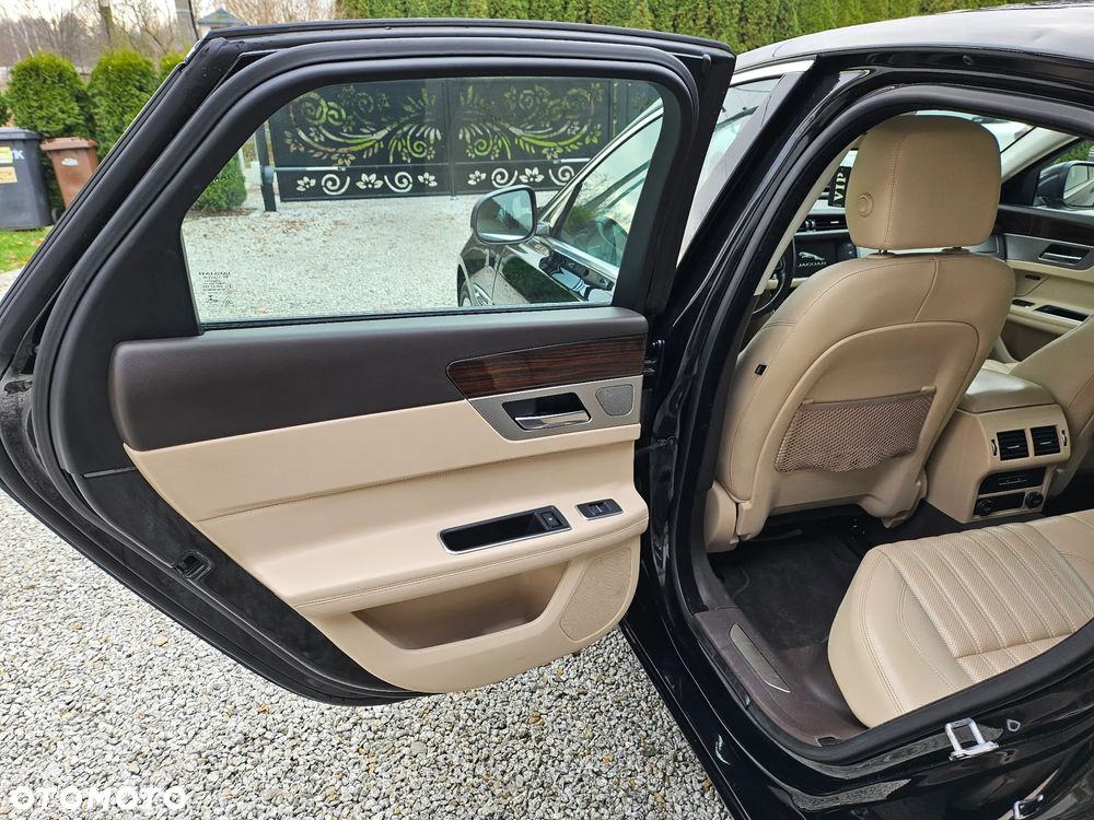 Jaguar XF 2.0 i4D AWD Portfolio - 23