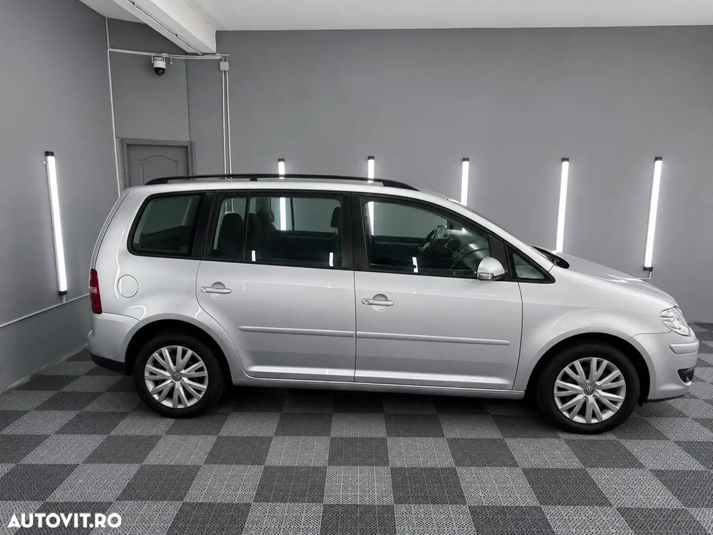 Volkswagen Touran 1.9 TDI Conceptline - 11