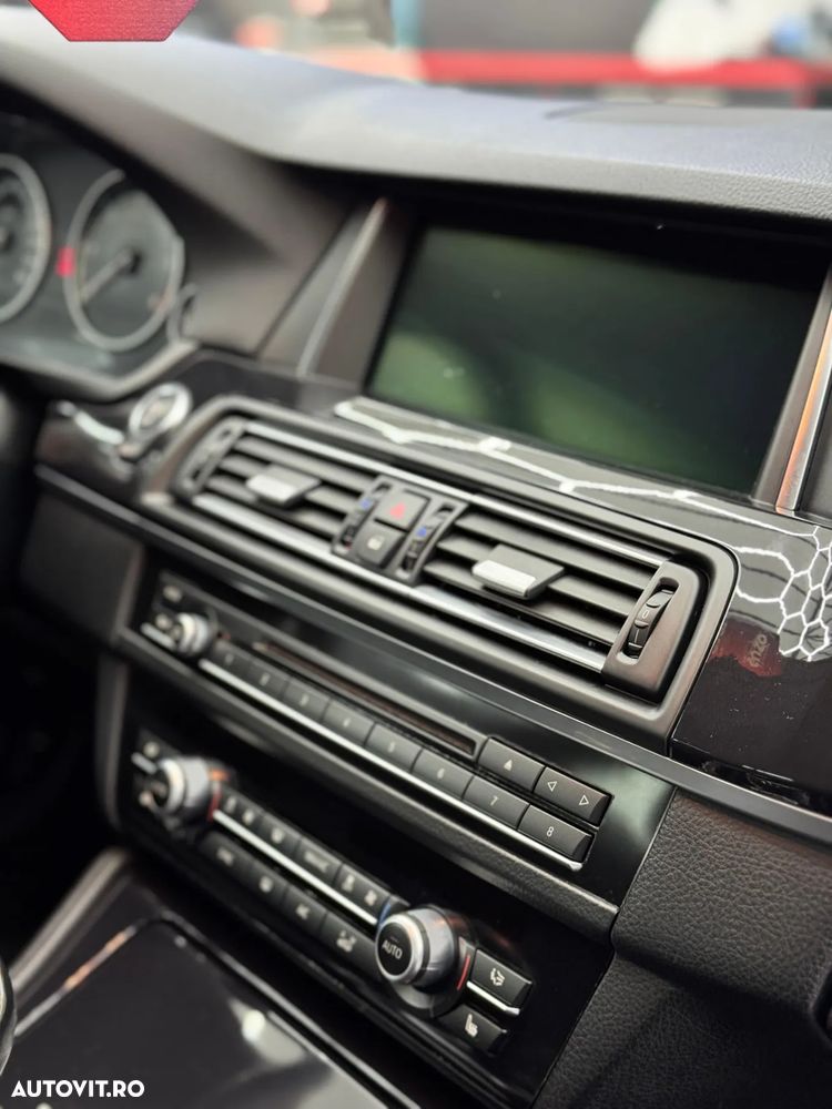 BMW Seria 5 525d Touring Sport-Aut. - 13