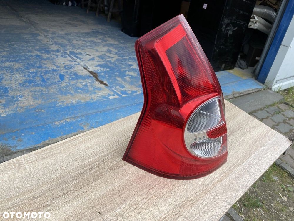 LAMPA TYŁ TYLNA LEWA DACIA SANDERO I 8200734825 08-12 - 2