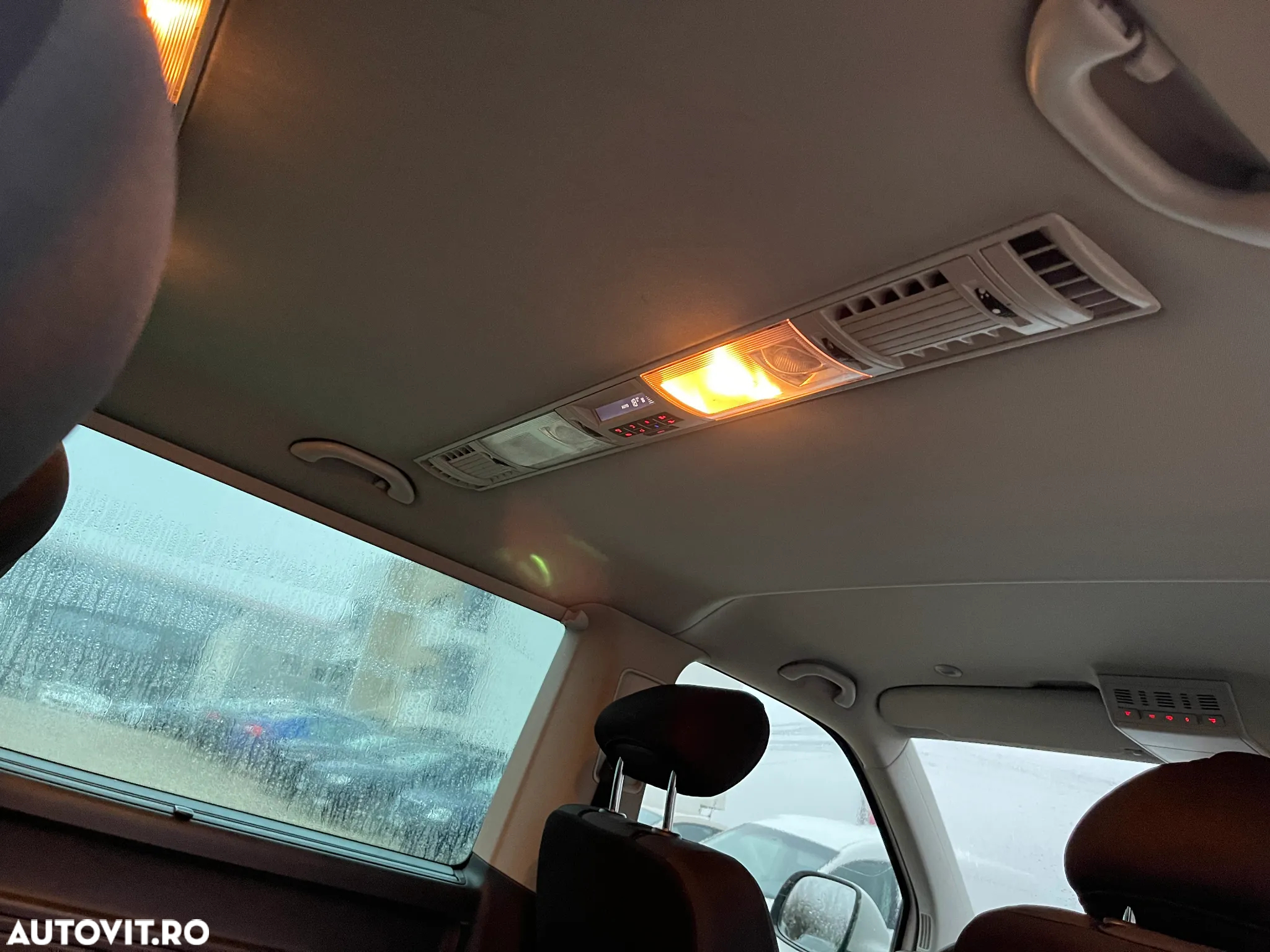 Volkswagen Caravelle - 12
