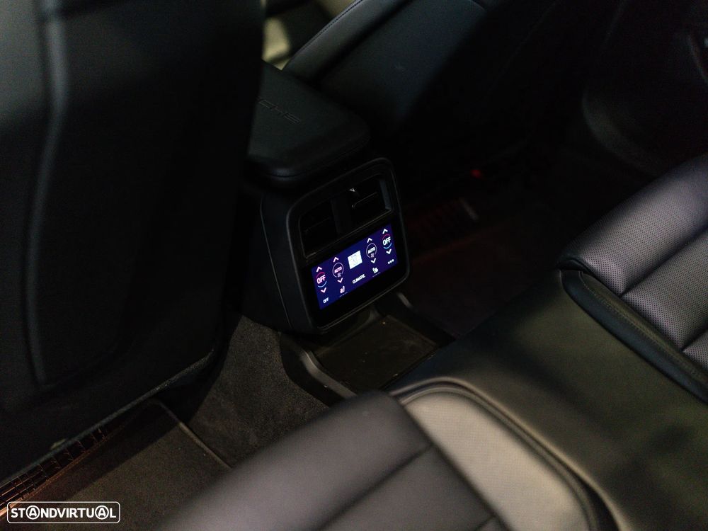 Porsche Taycan Cross Turismo 4 - 41