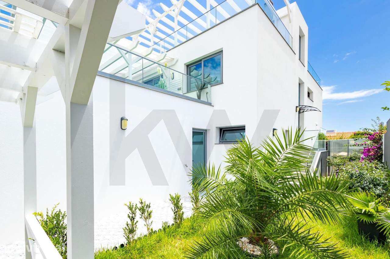 Moradia com 3 Apartamentos | Vista Mar | Caniço de Baixo - Grande imagem: 3/30