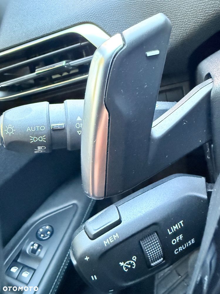 Peugeot 3008 1.6 PureTech Hybrid PHEV Allure Pack S&S EAT8 - 37