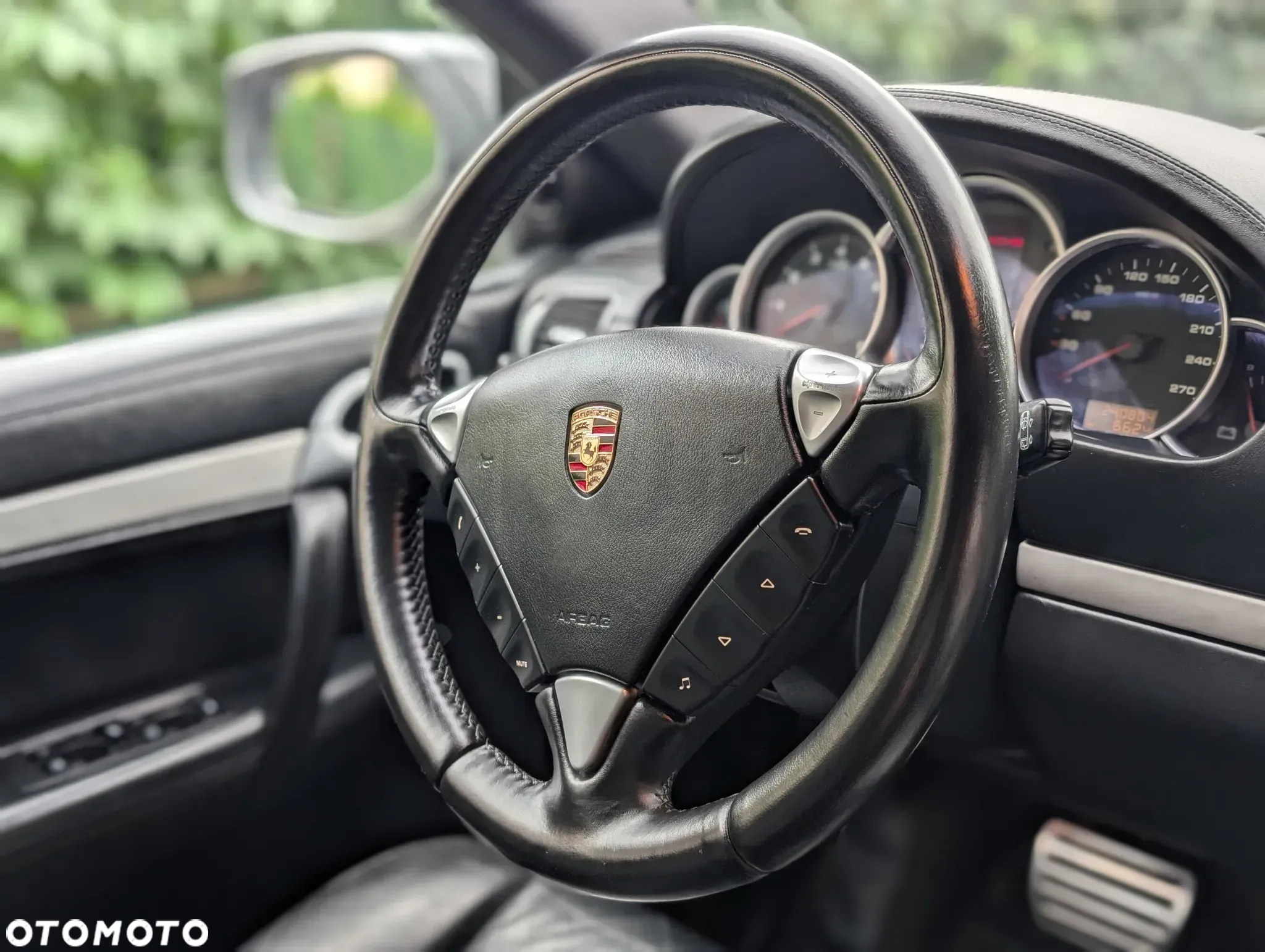 Porsche Cayenne - 16