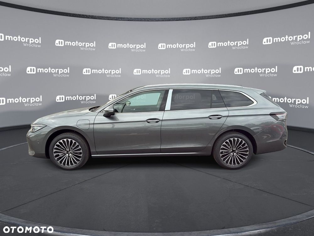 Volkswagen Passat - 4