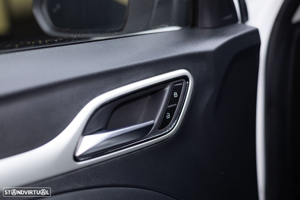 MG ZS EV 44.5 kWh Luxury - 32