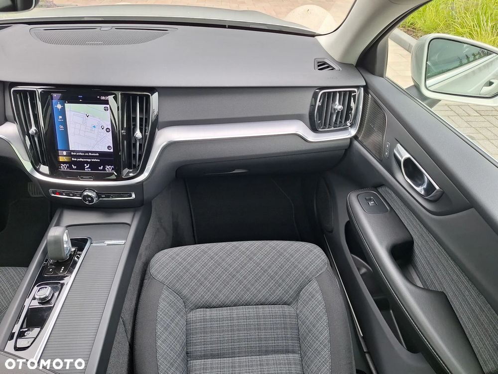 Volvo V60 B4 D Momentum Pro - 29