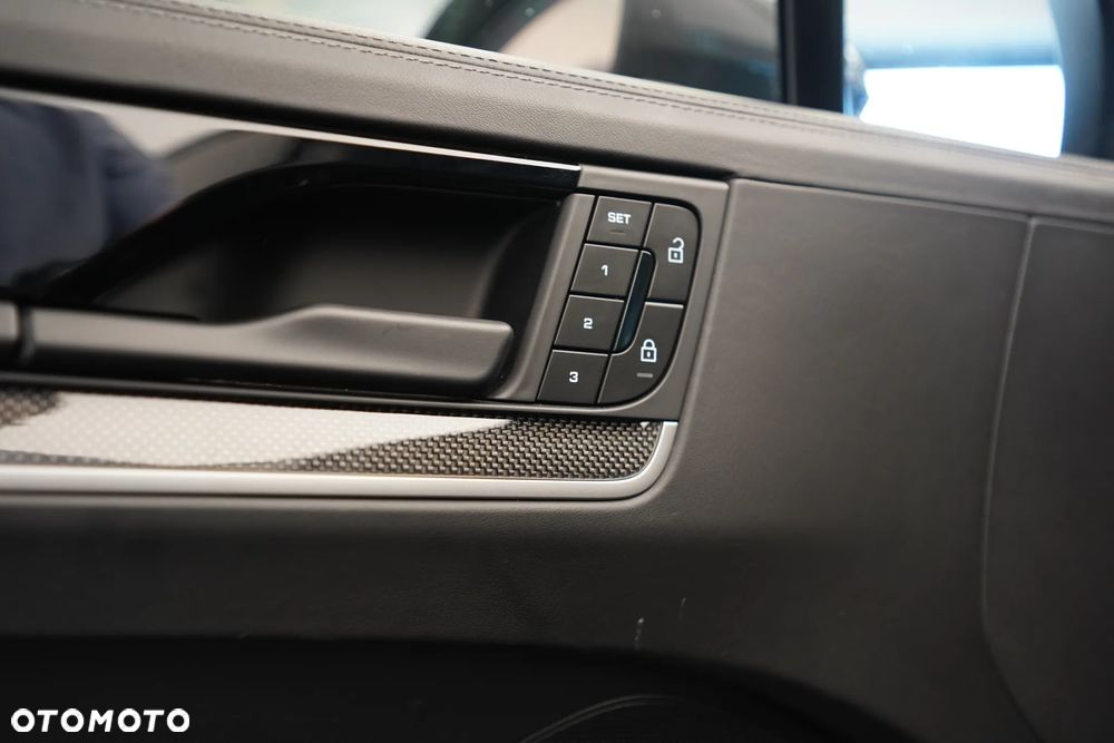 Porsche Cayenne - 21