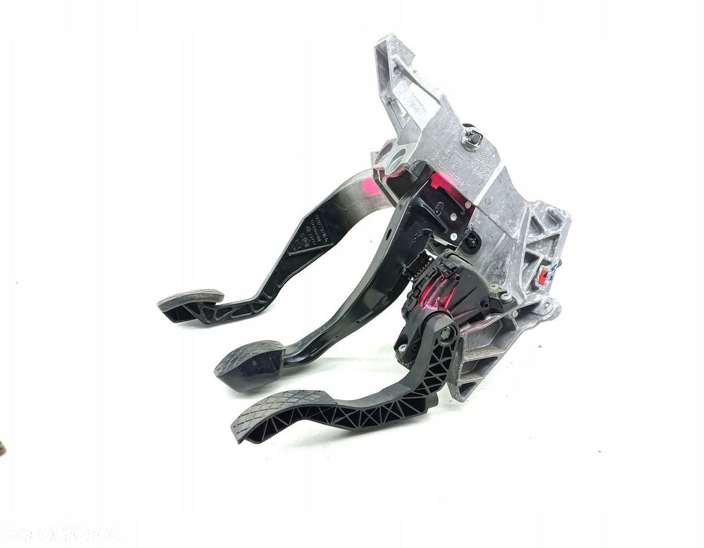 PEDAŁY KOMPLET GAZ HAMULEC SPRZĘGŁO SKODA SUPERB I - 1