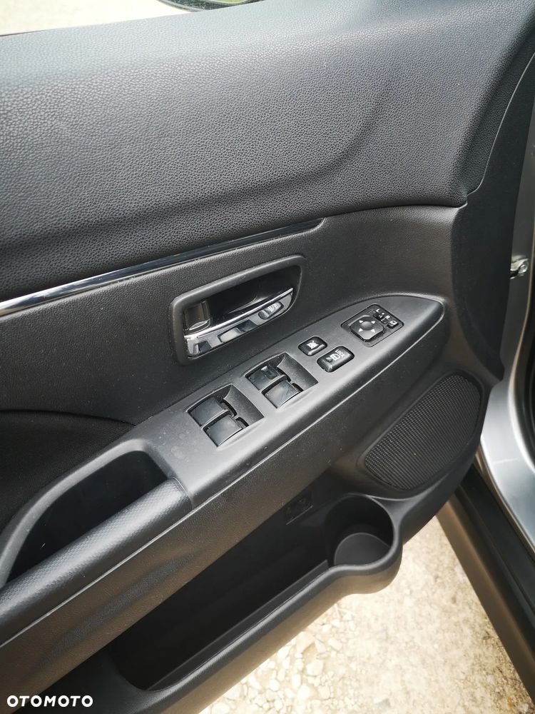 Mitsubishi ASX 2.2 DI-D 4WD Automatik Intense - 32