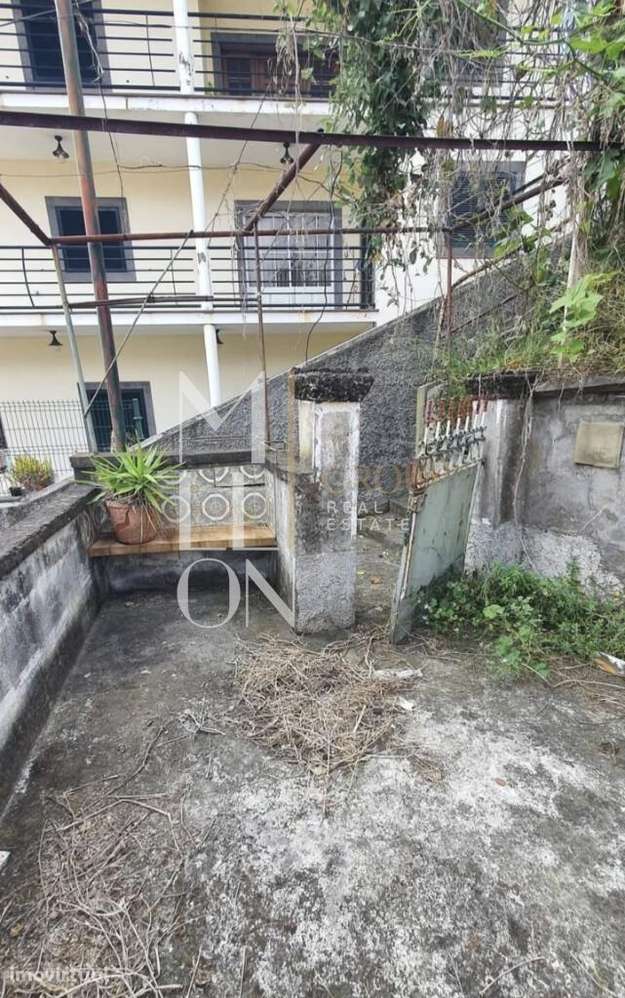 Moradia T2 para reabilitação total, localizada na zona de Santo Antóni - Grande imagem: 4/6