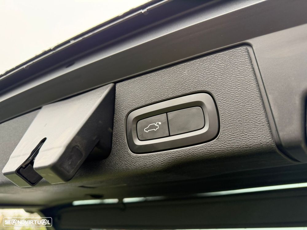 Volvo XC 60 2.0 D4 Momentum Geartronic - 51