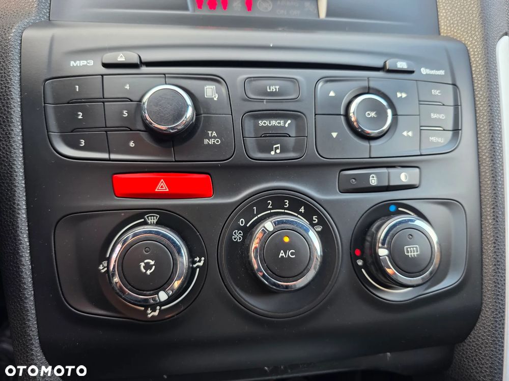 Citroën DS4 1.6 HDi SoChic - 16