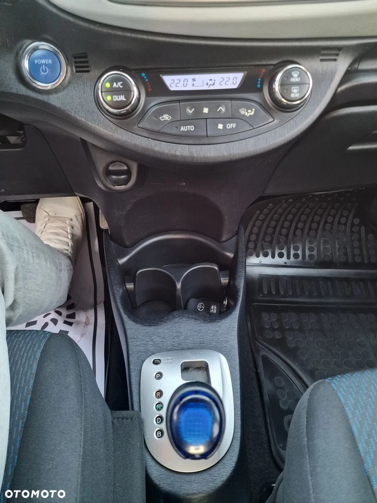 Toyota Yaris Hybrid 100 Business Edition - 37