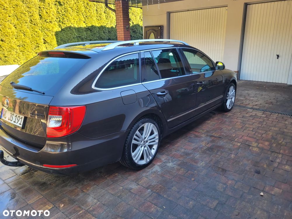 Skoda Superb 2.0 TDI Green tec DSG Elegance - 4