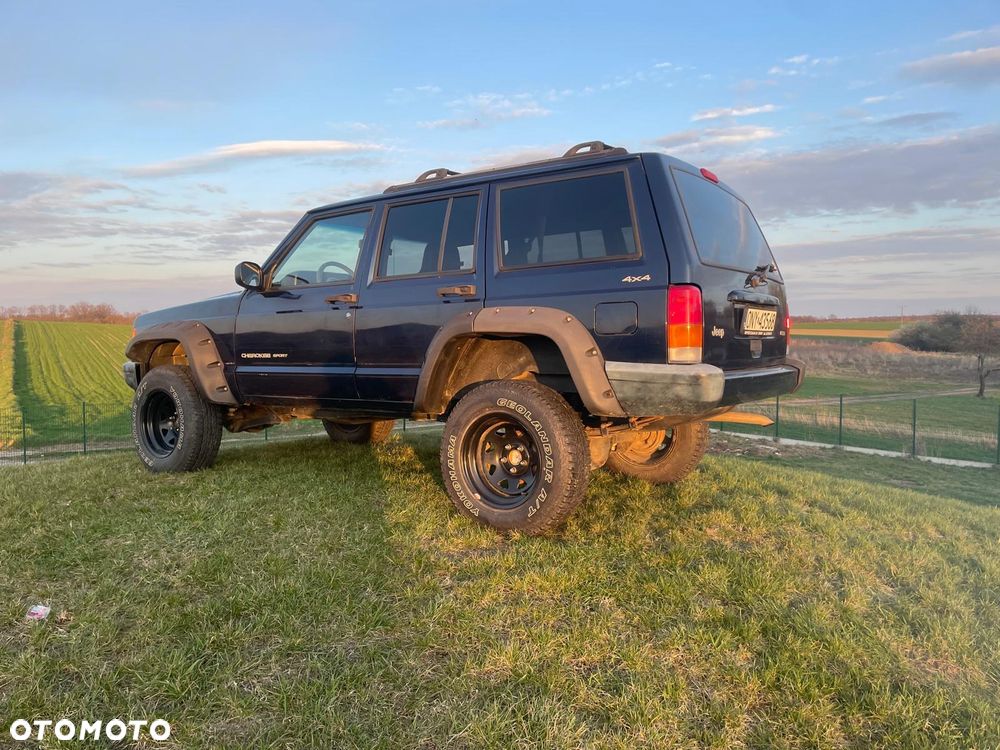 Jeep Cherokee - 10