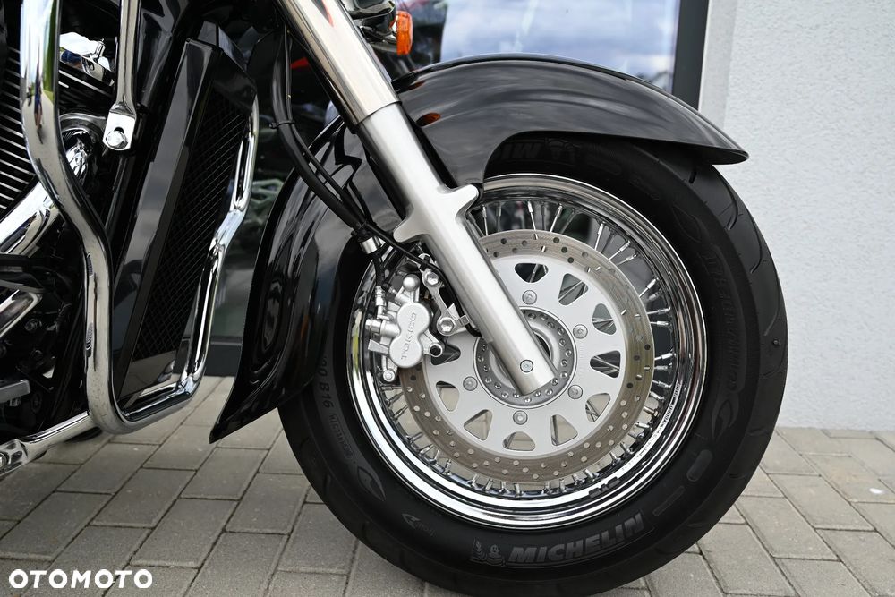 Suzuki Intruder - 13