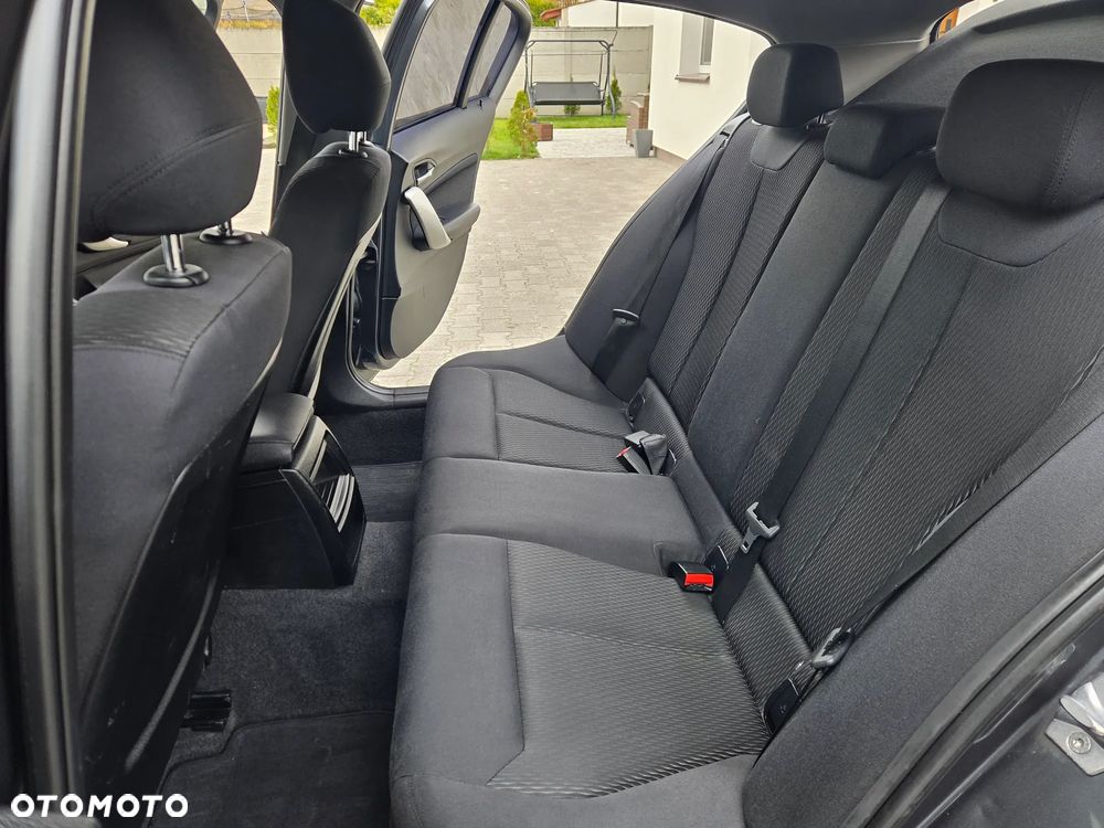 BMW Seria 1 116d DPF Edition Sport - 28