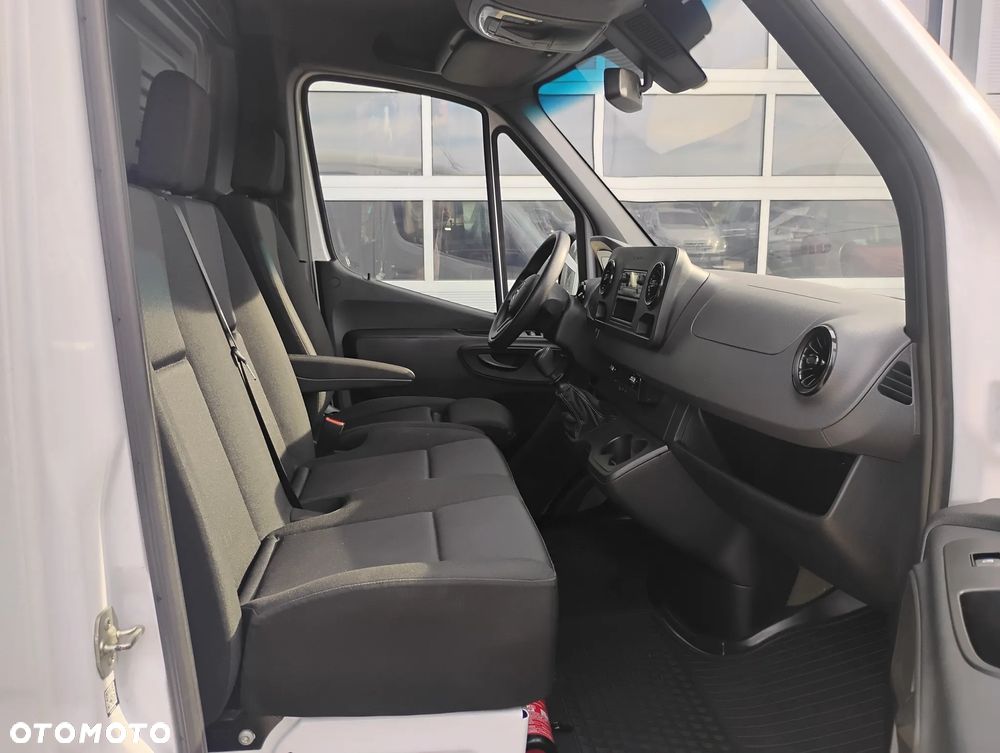 Mercedes-Benz Sprinter - 15