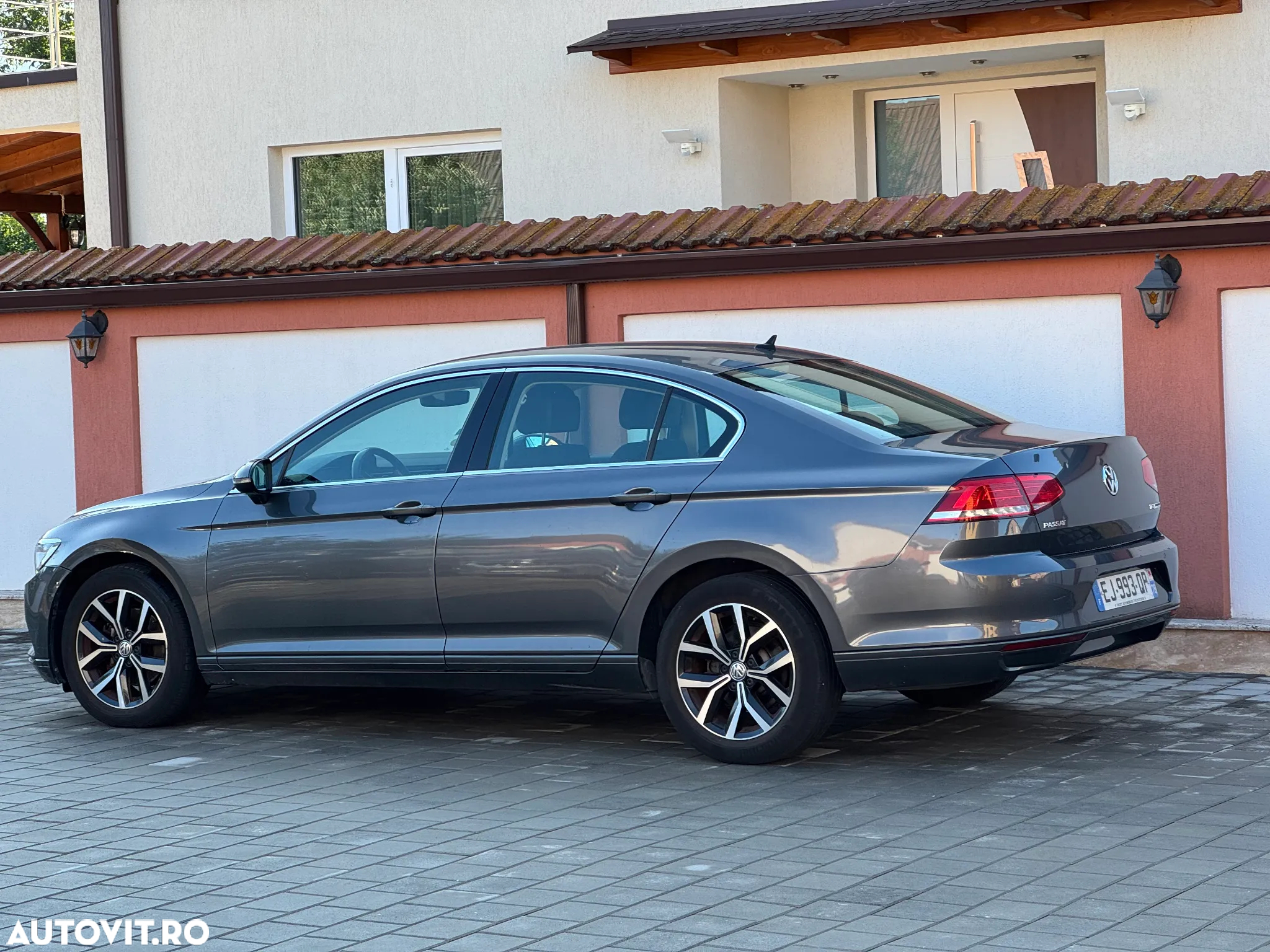 Volkswagen Passat - 14