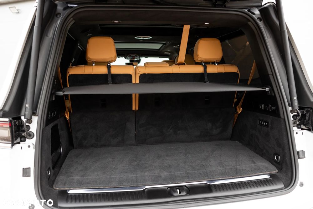 Jeep Grand Wagoneer - 28