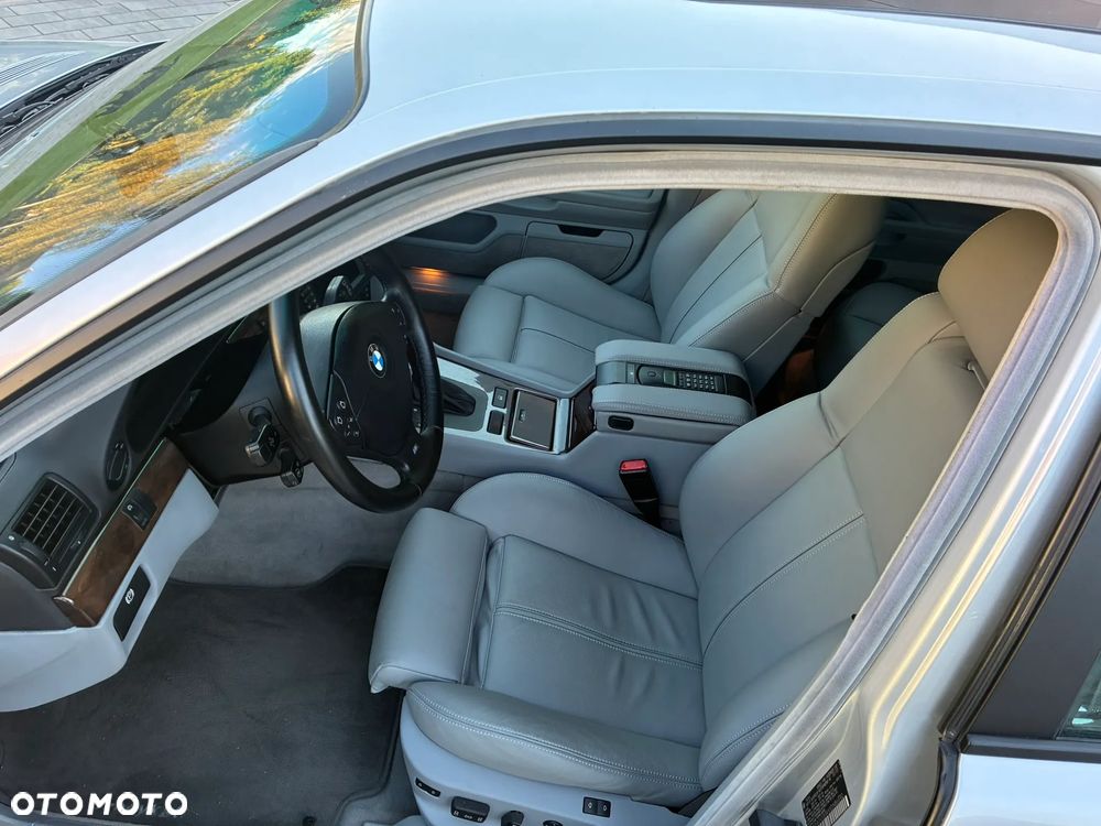 BMW Seria 7 740i - 13