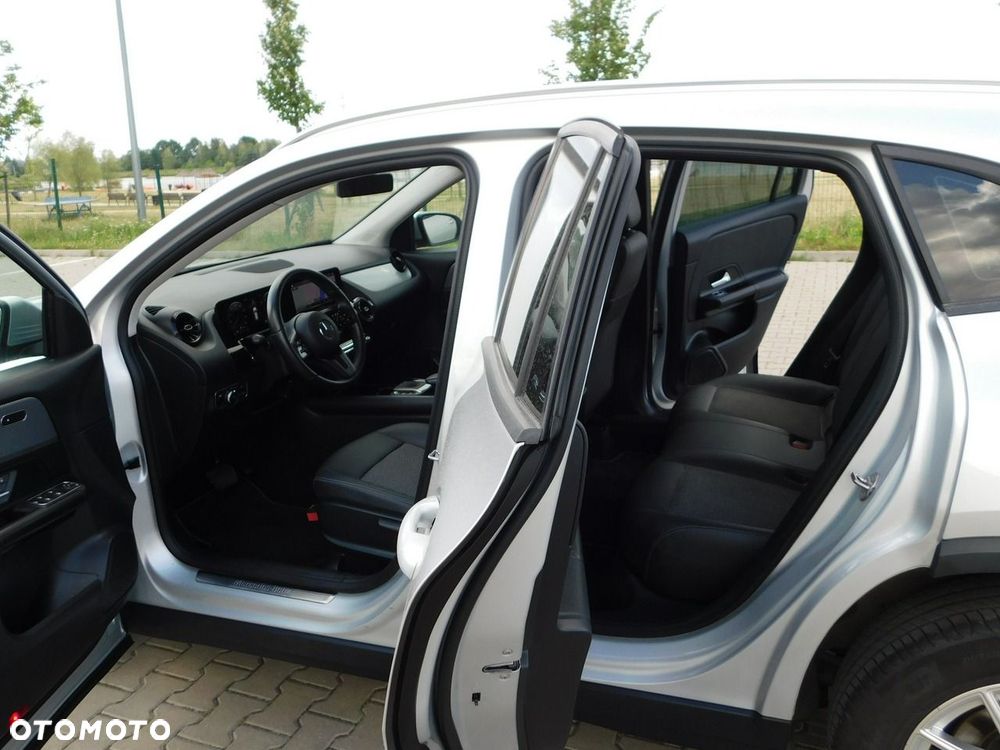 Mercedes-Benz GLA - 13