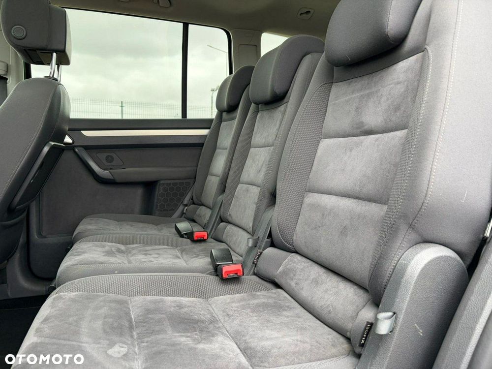 Volkswagen Touran - 20