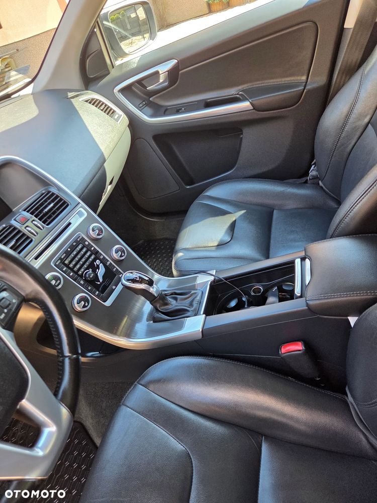 Volvo XC 60 D3 Drive-E Momentum - 27
