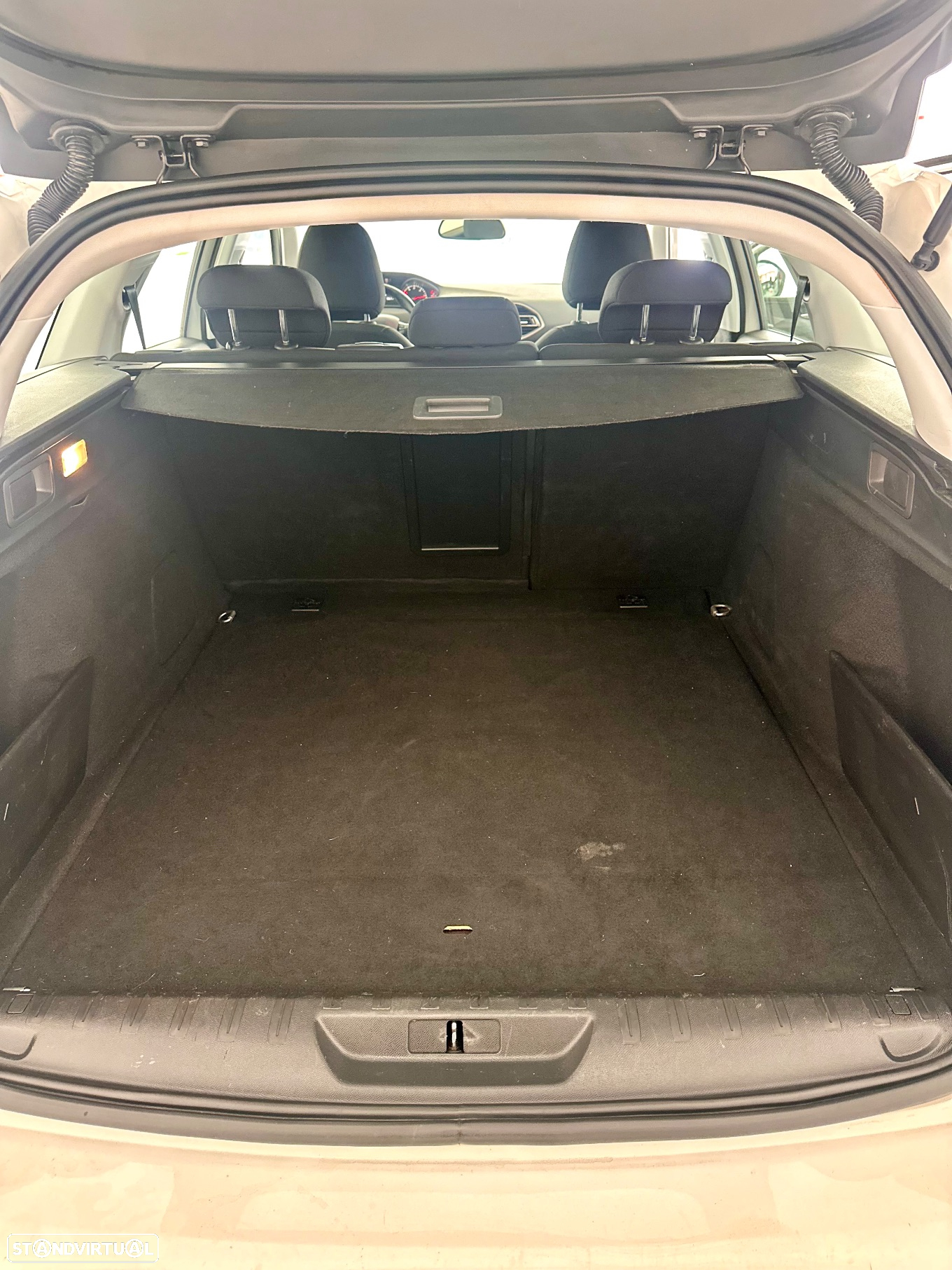 Peugeot 308 SW BlueHDi 120 EAT6 Stop & Start Allure - 20