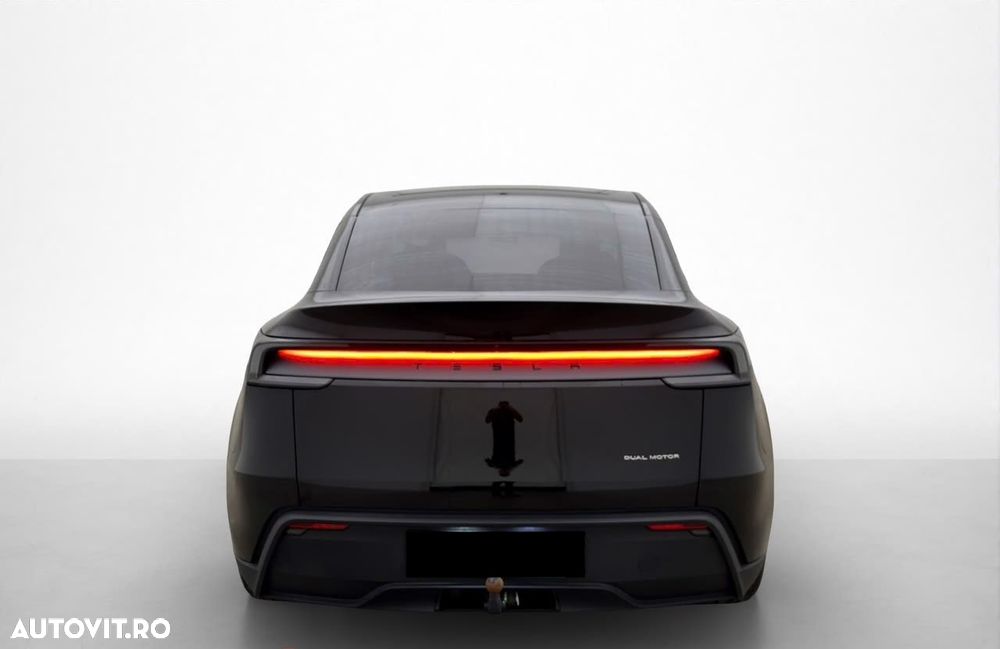 Tesla Model Y Long Range Dual Motor AWD - 4
