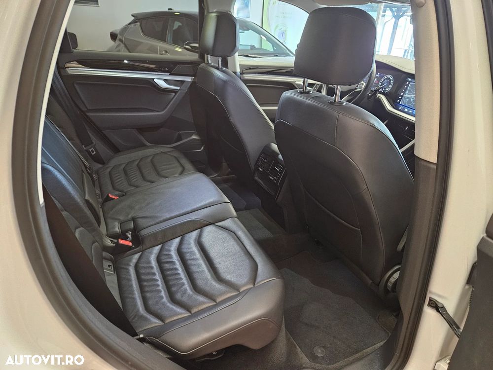 Volkswagen Touareg V6 TDI 4MOTION Elegance - 17