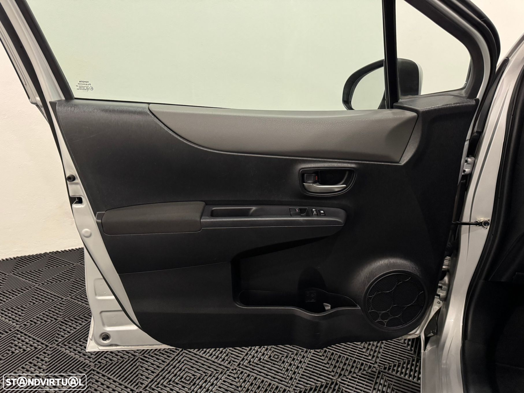 Toyota Yaris 1.4 D-4D ACtive+AC - 47